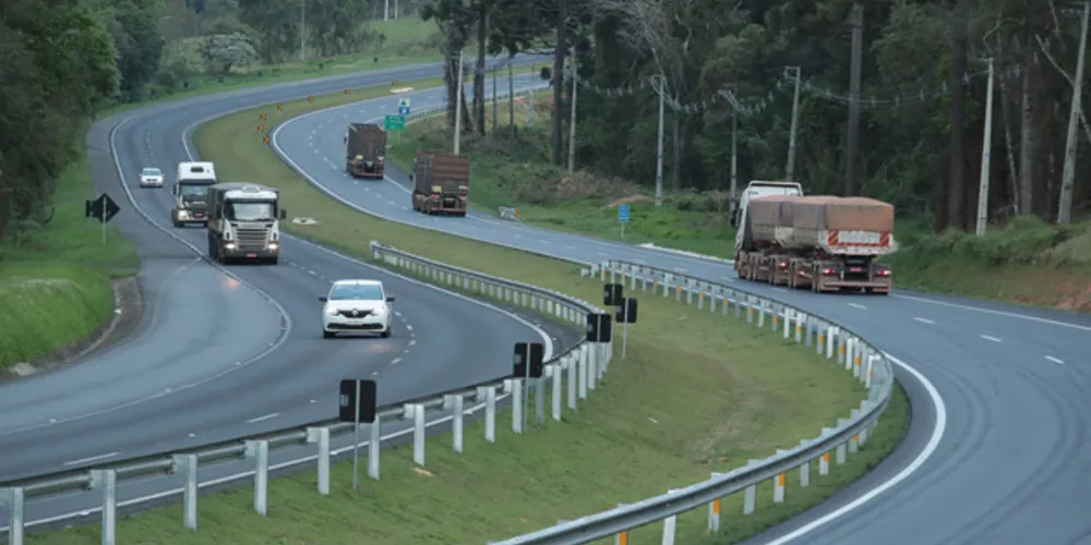 BR-376, entre Ponta Grossa e Apucarana, já conta com mais de 100 km duplicados