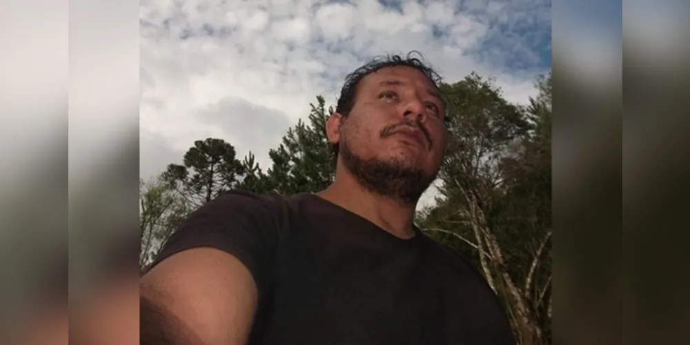 Jeferson é natural de Imbituva, mas atualmente mora em São João do Triunfo. Na atual cidade, junto dos seus familiares, trabalha com a agricultura orgânica ao mesmo tempo que estuda e procura espaço escolar para lecionar a disciplina de História, sua área de formação