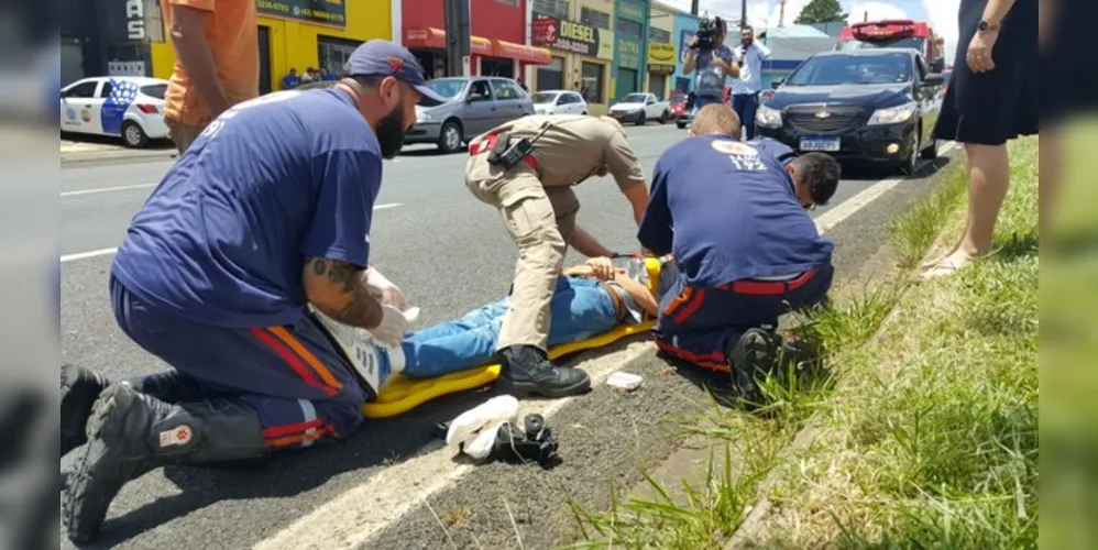 Imagem ilustrativa da imagem Atropelamento com moto deixa cinco feridos na Souza Naves