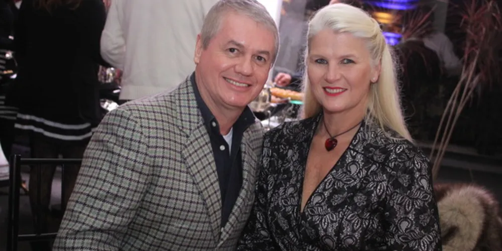 TROCA DE IDADE – Sergio Borato foi muito cumprimentado pela passagem de seu aniversário na última terça-feira (18). No registro, Sergio e a sua esposa Tania Borato. Da coluna RC os votos de realizações.