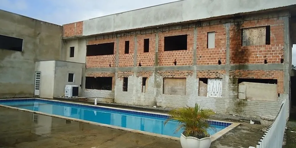 Associação está construindo sede em Uvaranas. Furto atrasou instalação de energia elétrica pela Copel