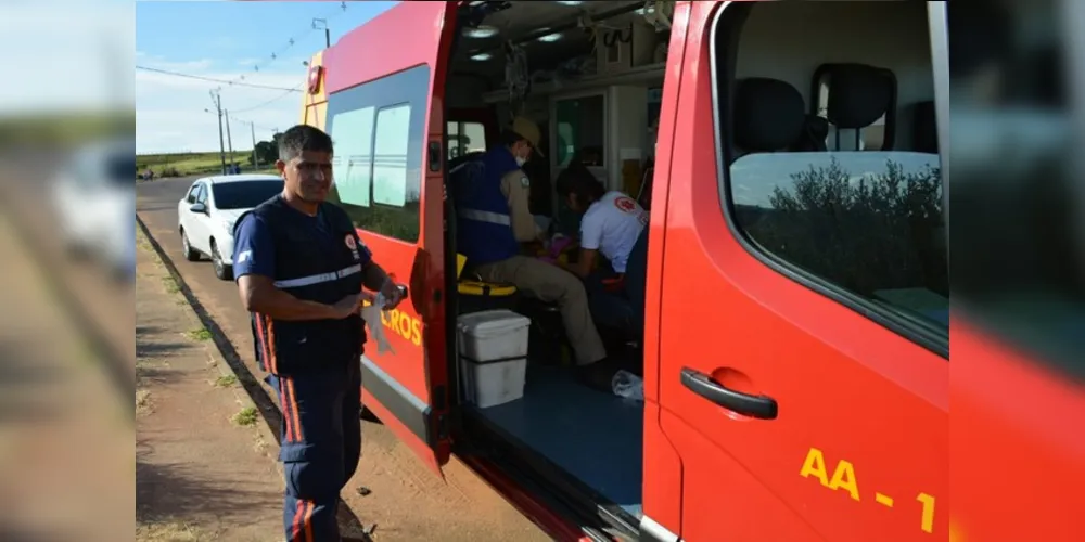 Rapaz conversava com amigos na frente de casa quando foi surpreendido pelo atirador