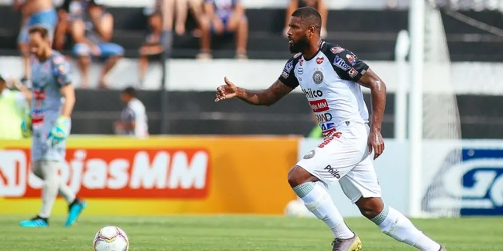 A partida acontece no Estádio Anilado, às 16h