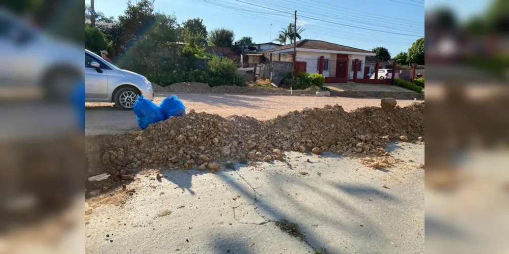 Intervenção na rede gerou paralisação de obras de pavimentação na Avenida Paul Harris
