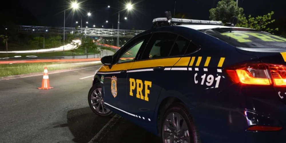 Policiais rodoviários federais fiscalizavam ultrapassagens na BR-476 quando prenderam o aniversariante