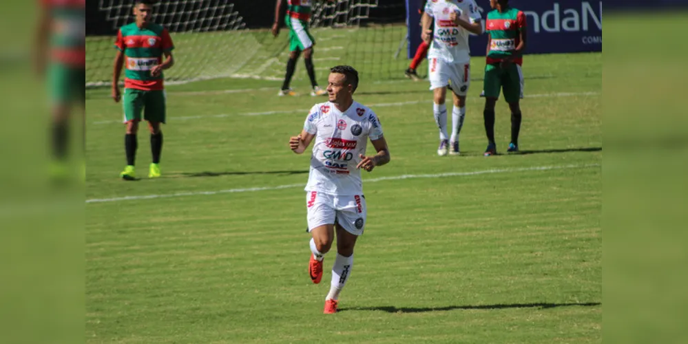 Vitória mantém o time entre os quatro primeiros colocados na competição
