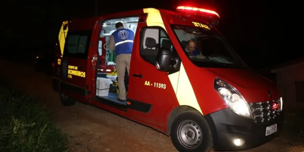 Vítima foi atingida por golpe na cabeça e sofreu lesões moderadas, segundo os bombeiros