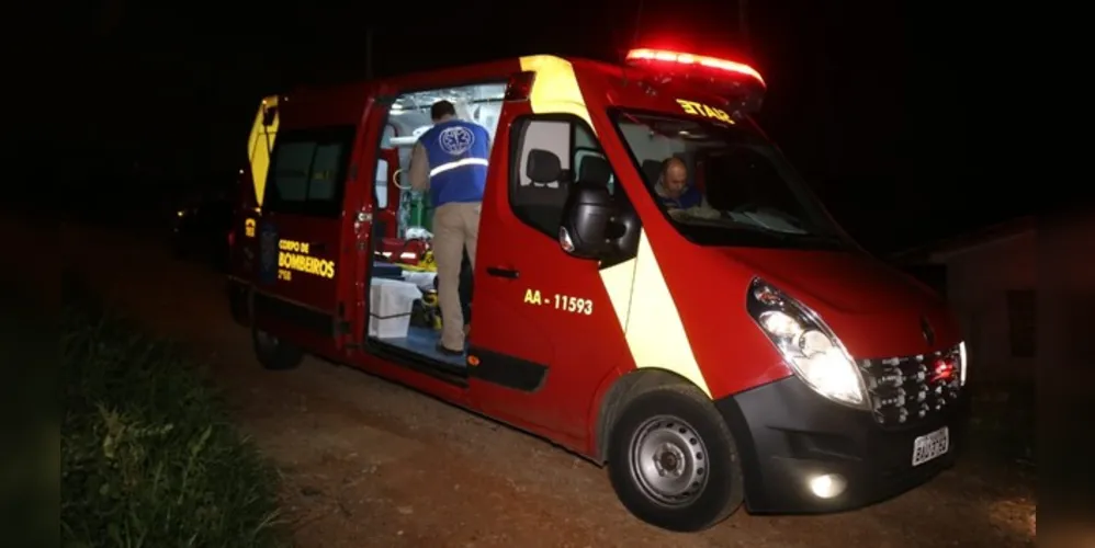 Vítima foi atingida por golpe na cabeça e sofreu lesões moderadas, segundo os bombeiros