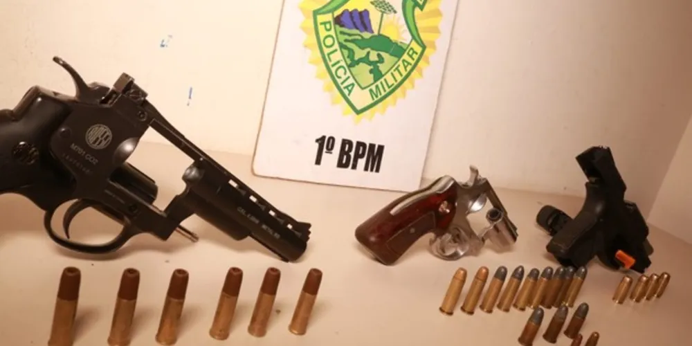 Grupo foi levado à delegacia e Polícia Civil investiga envolvimento de cada um no crime