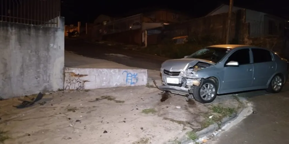 Acidente aconteceu na esquina das ruas Domício da Gama e Travessa Pernambuco