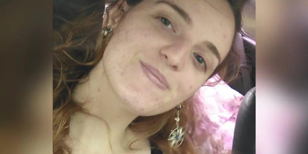 Segundo o Boletim de Ocorrência registrado pela família, a jovem desapareceu na rua XV de Novembro, próximo ao Cine-Teatro Ópera