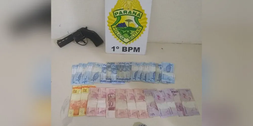 Dinheiro que teria sido levado do posto foi encontrado com o suspeito detido pela PM