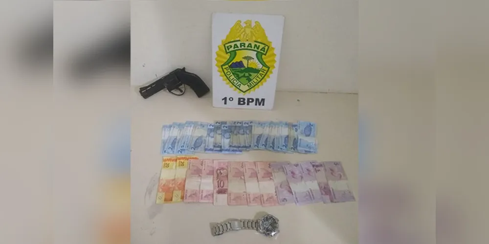 Dinheiro que teria sido levado do posto foi encontrado com o suspeito detido pela PM