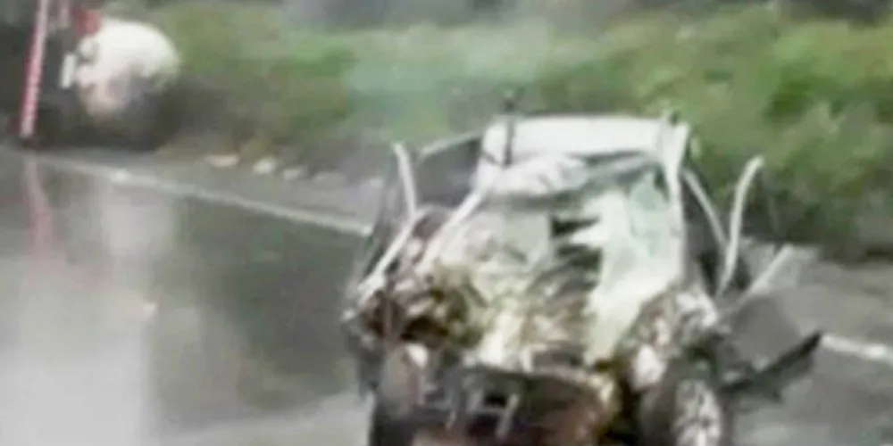 Batida aconteceu na manhã desta quarta-feira na Rodovia do Xisto e causou ao menos três mortes