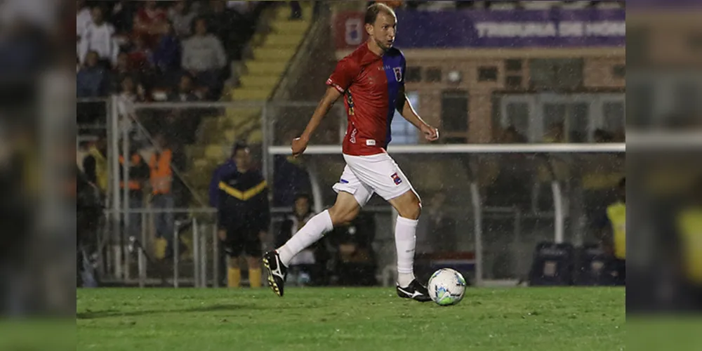 Bressan, de falta, marcou o gol da virada aos 53 do segundo tempo