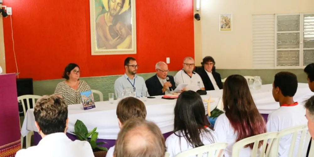 Padres e representantes de pastorais, movimentos e entidades católicas acompanharam o lançamento