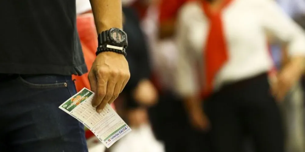 A cartela, com seis dezenas marcadas, custa R$ 4,50