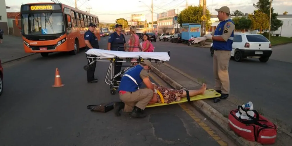 Mulher foi conduzida ao HU com ferimentos moderados e não corre risco de morrer