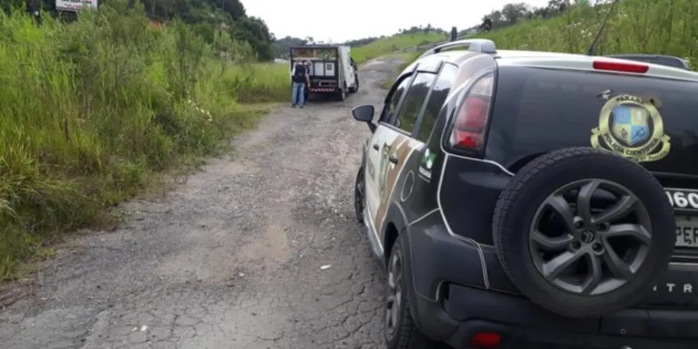Ele estava enrolado em uma coberta, na rua João Florêncio dos Reis, no bairro rural Terra Boa