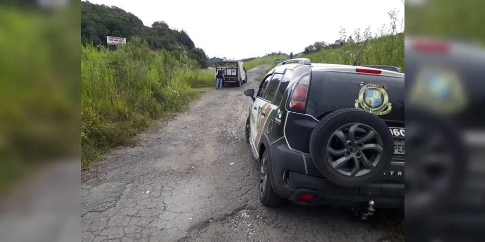 Ele estava enrolado em uma coberta, na rua João Florêncio dos Reis, no bairro rural Terra Boa