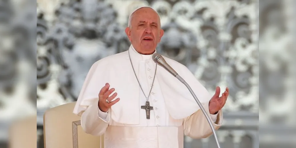 Ele alega ter uma ligeira indisposição, informou hoje o Vaticano