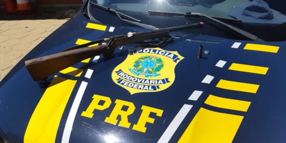 Imagem ilustrativa da imagem Após perseguição, PRF prende motorista armado na BR-277