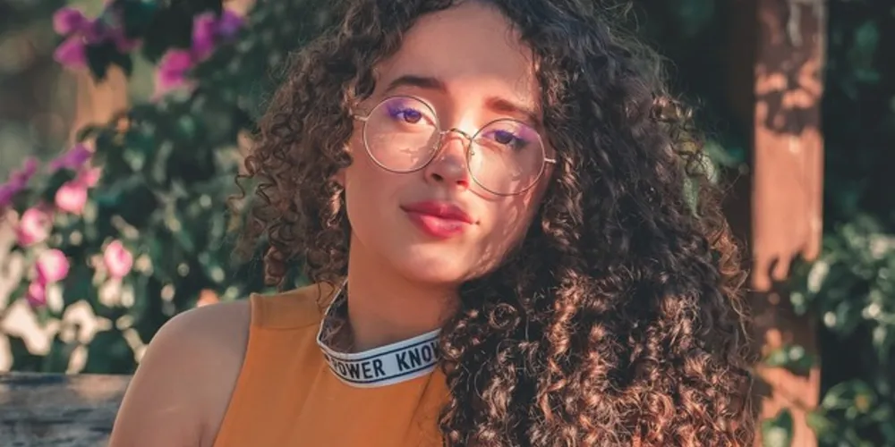 Aninha começou a cantar e tocar violão aos seis anos de idade, quando ganhou um violão de presente do pai.