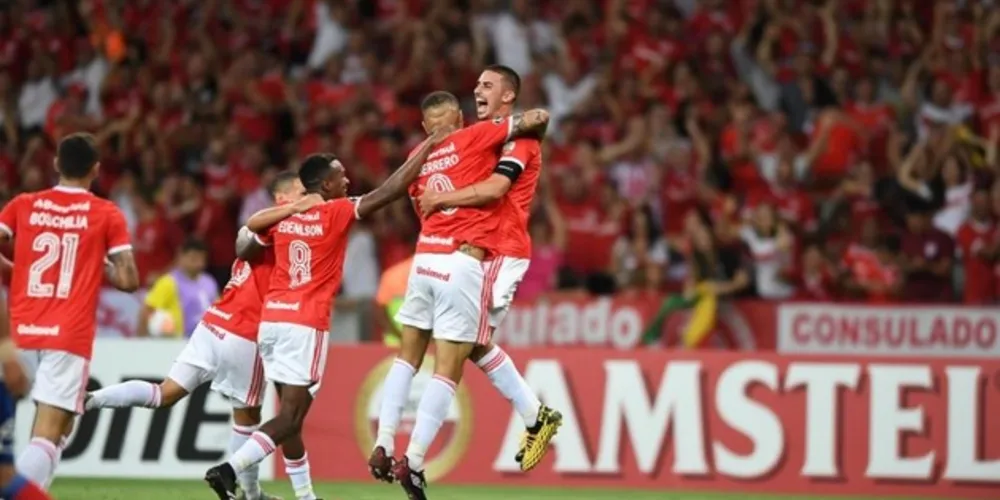No Beira-Rio, Colorado não deu chances aos chilenos e venceu por 3 a 0
