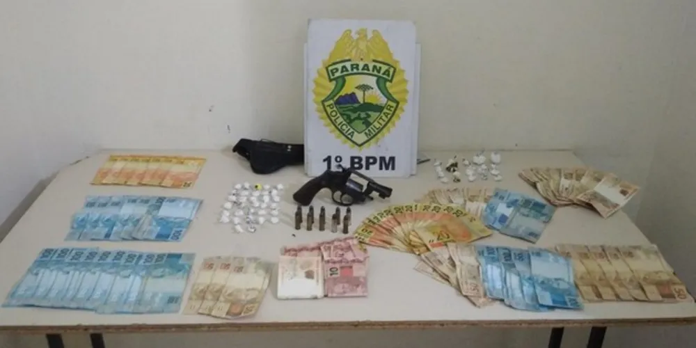 Mais de R$ 3 mil em dinheiro foram apreendidos pelo Choque durante a ocorrência