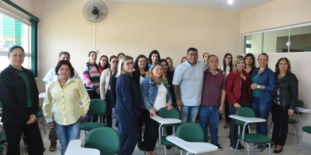 O instrutor foi professor Reginaldo Alex Rocha (Tuca English)