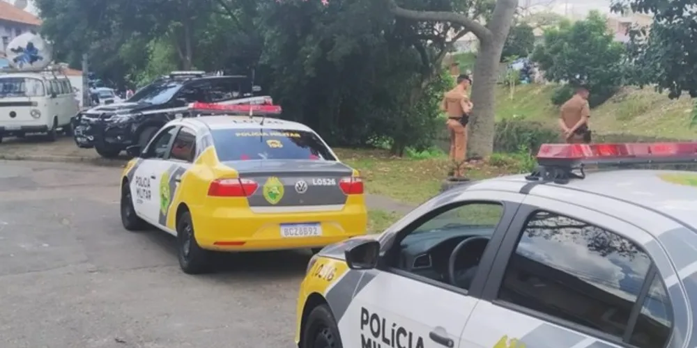 O corpo da vítima foi recolhido ao Instituto Médico Legal de Curitiba (IML).
