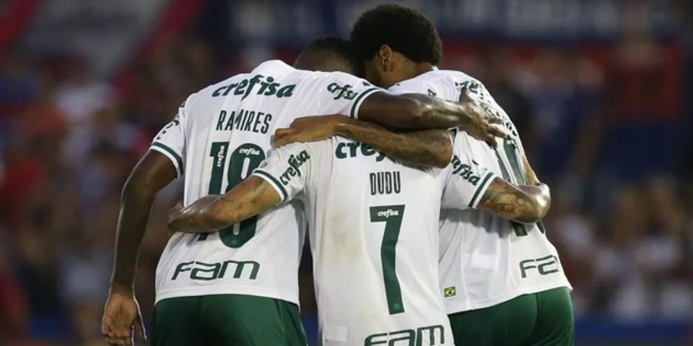 Vitória por 2 a 0 na Argentina  foi conquistada com gols de Luiz Adriano e William