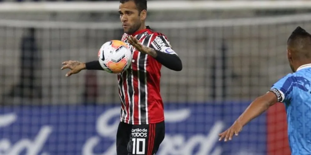 Pato marcou o primeiro gol, mas equipe peruana conseguiu a virada no fim do jogo
