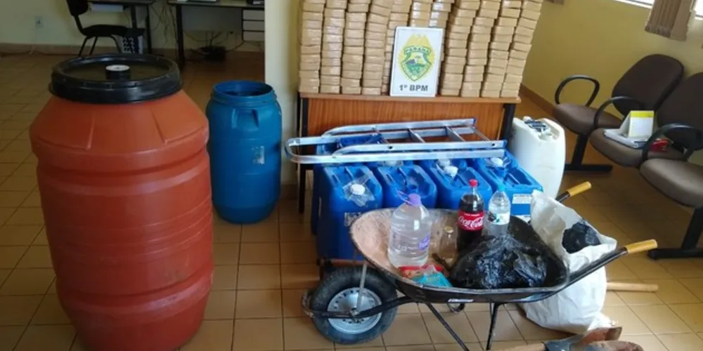 Mais de 200 quilos de droga foram apreendidos no local