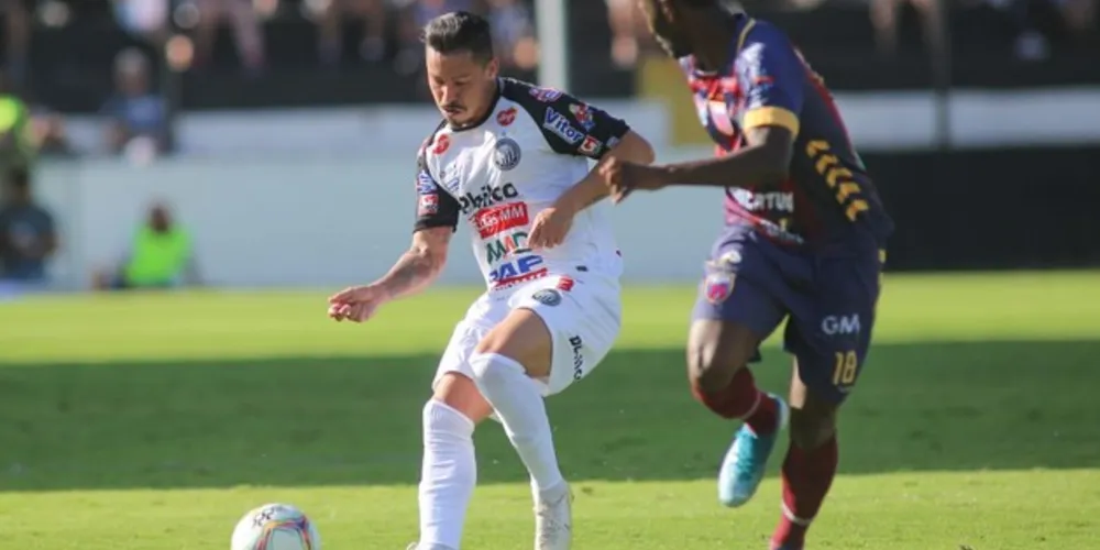 Fantasma saiu na frente aos 3 minutos de jogo, mas levou o empate no segundo tempo