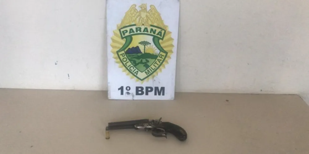 Suspeito foi preso em flagrante pelo porte ilegal da arma de fogo