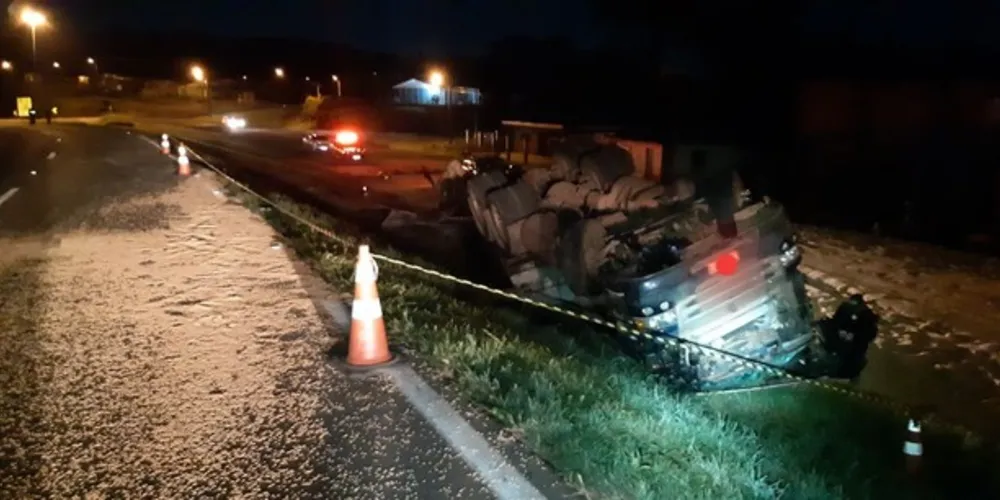 Caminhoneiro não resistiu às lesões e morreu ainda no local do acidente