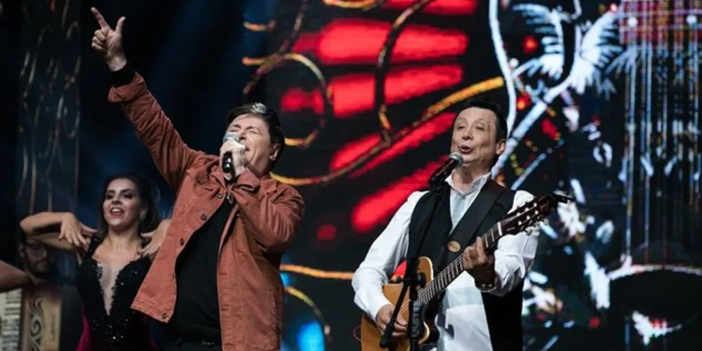 A dupla tem mais de 40 anos de trajetória tendo gravado clássicos que marcaram a história de muitas pessoas como ‘Assino com X’, ‘Luz do Amanhecer’ e ‘Só mais uma vez’.