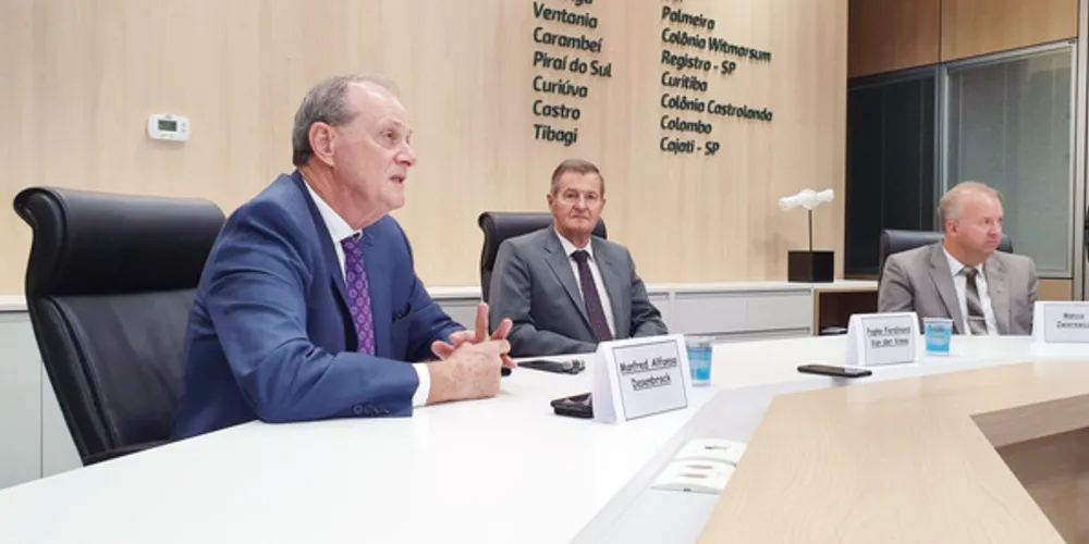 Diretor-presidente nacional do grupo Sicredi, Manfred Dasenbrock, esteve na Sicredi Campos Gerais na noite da última sexta-feira
