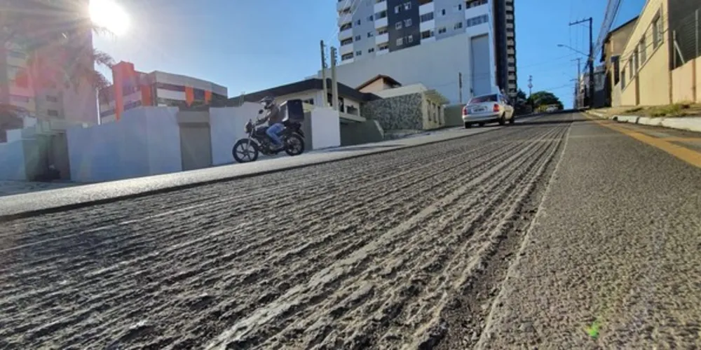 Imagem ilustrativa da imagem Saiba o que são os ‘cortes’ no asfalto do Centro