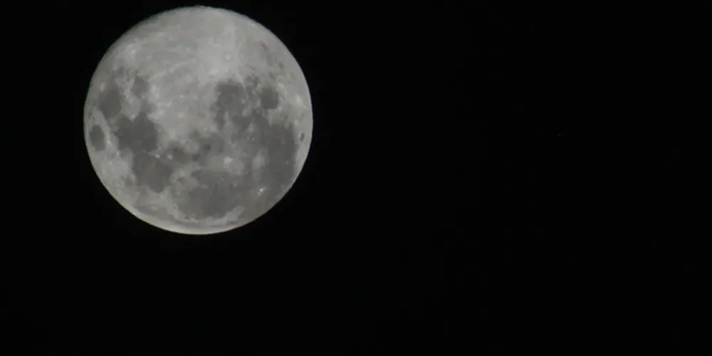 Imagem ilustrativa da imagem Céu limpo permite contemplar a Superlua em PG