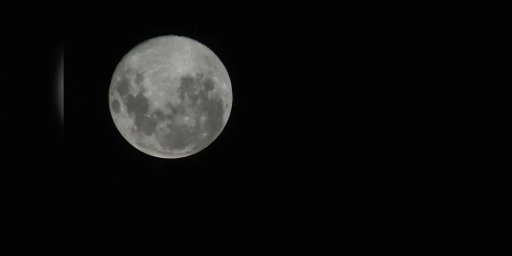 Imagem ilustrativa da imagem Céu limpo permite contemplar a Superlua em PG