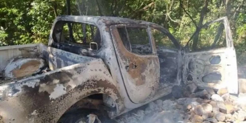Veículo foi encontrado pouco depois de moradores escutarem disparos de arma de fogo na região