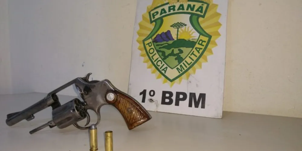 Arma foi apreendida com rapaz de 19 anos, que acabou preso em flagrante