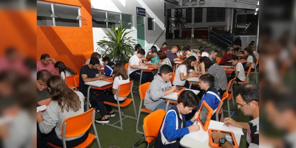 O evento reuniu pais e 32 alunos do 7° ano do Ensino Fundamental até a 3ª série do Ensino Médio, que participaram de olimpíadas em 2019