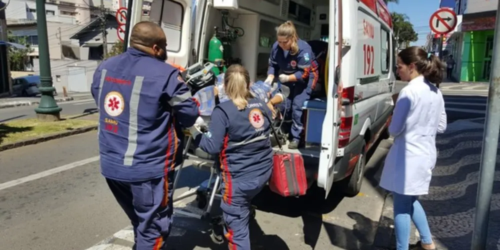 Jovem foi levado à Santa Casa de Misericórdia e ainda corre o risco de morrer