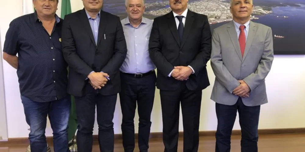 Imagem ilustrativa da imagem Plauto e vereadores pedem pavimentação para a Bocaina