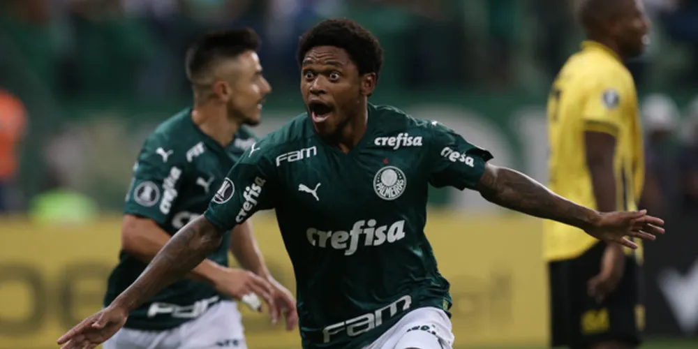 Luiz Adriano marcou os três gols da vitória do Palmeiras sobre o Guaraní no Allianz Parque