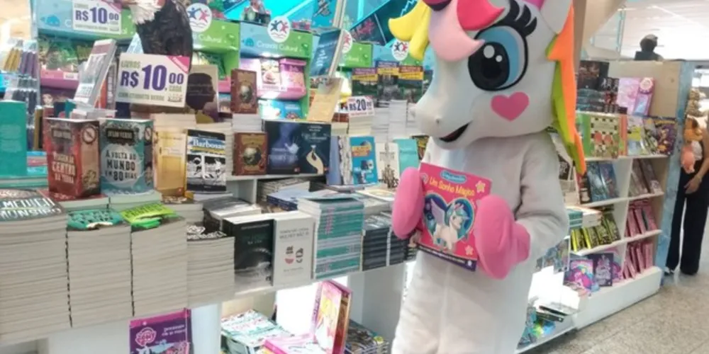 A Feira fica em anexo às escadas rolantes do Shopping