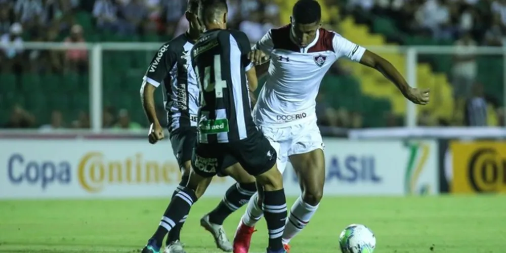 Pela terceira fase, catarinenses saíram na frente dos cariocas com vitória por 1 a 0